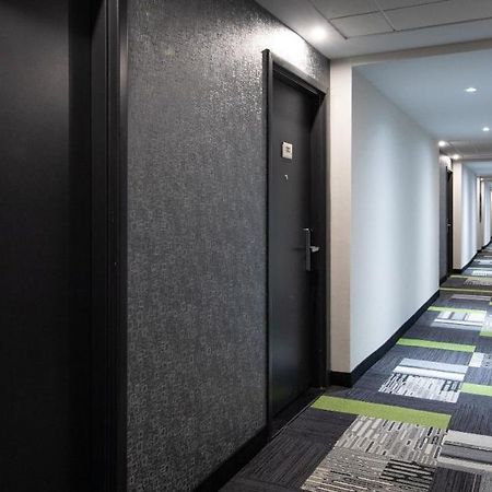 Quality Inn & Suites Brossard Esterno foto