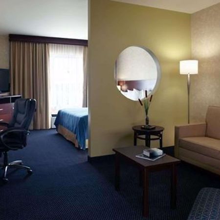 Quality Inn & Suites Brossard Esterno foto