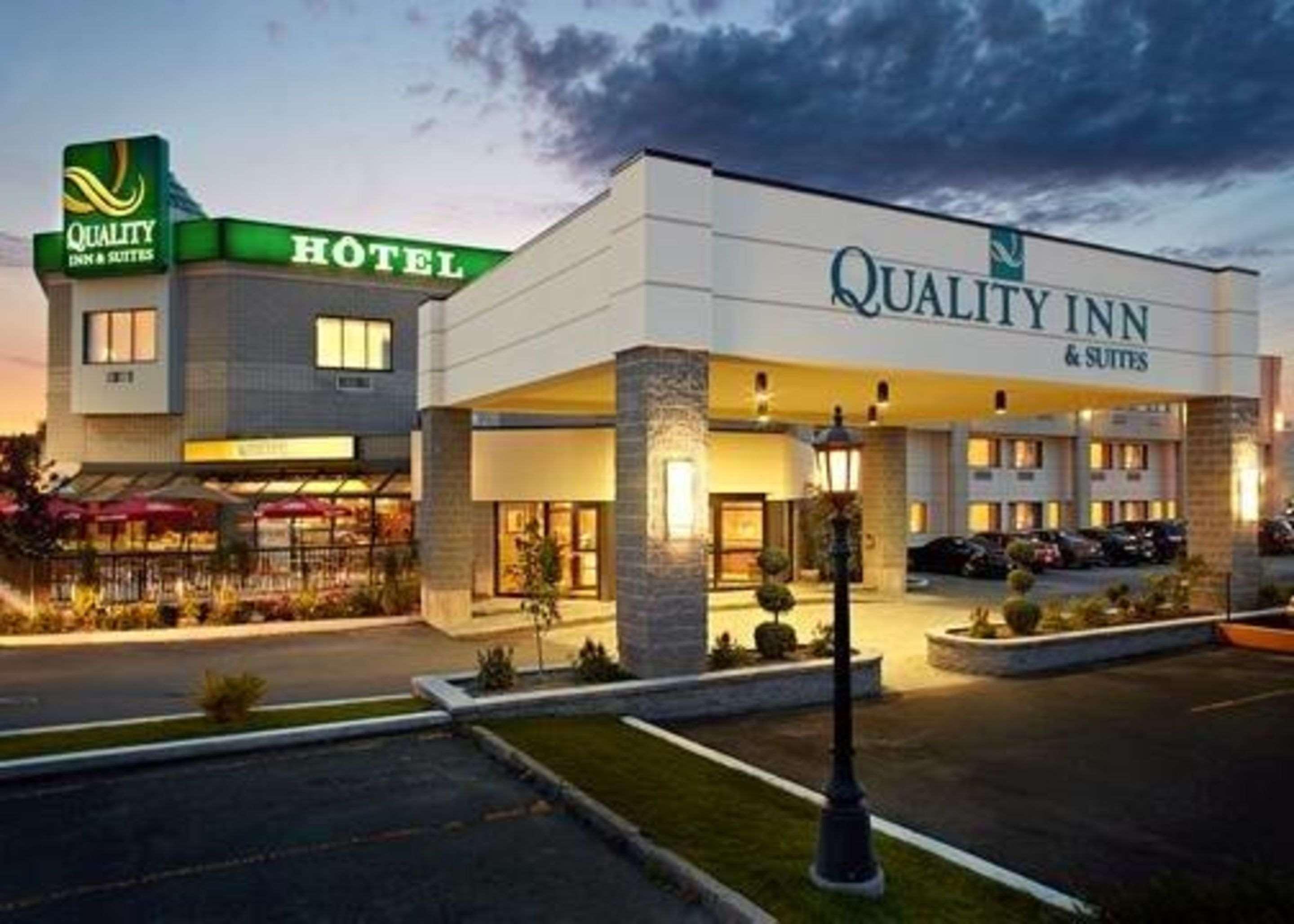 Quality Inn & Suites Brossard Esterno foto