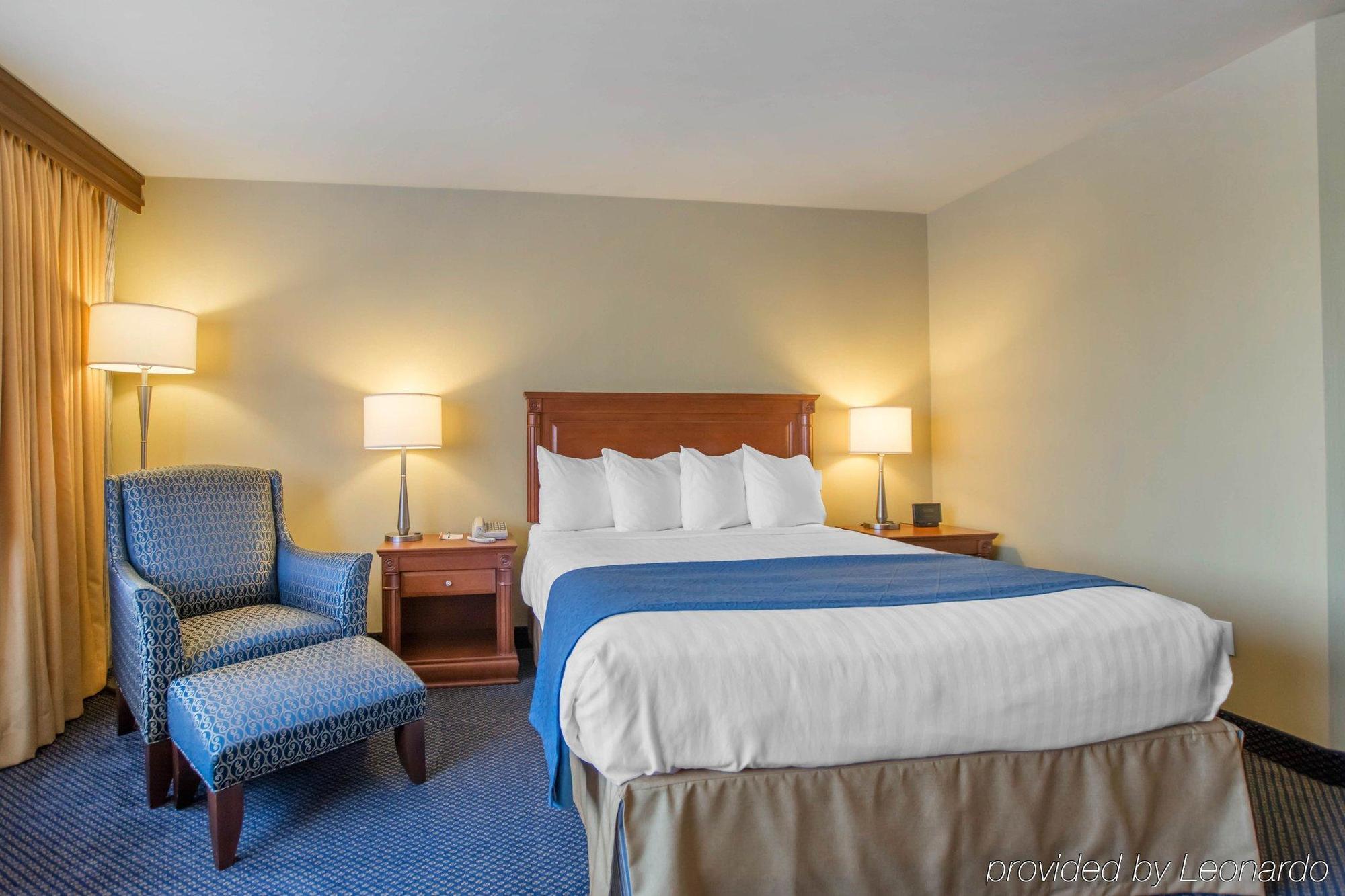 Quality Inn & Suites Brossard Esterno foto