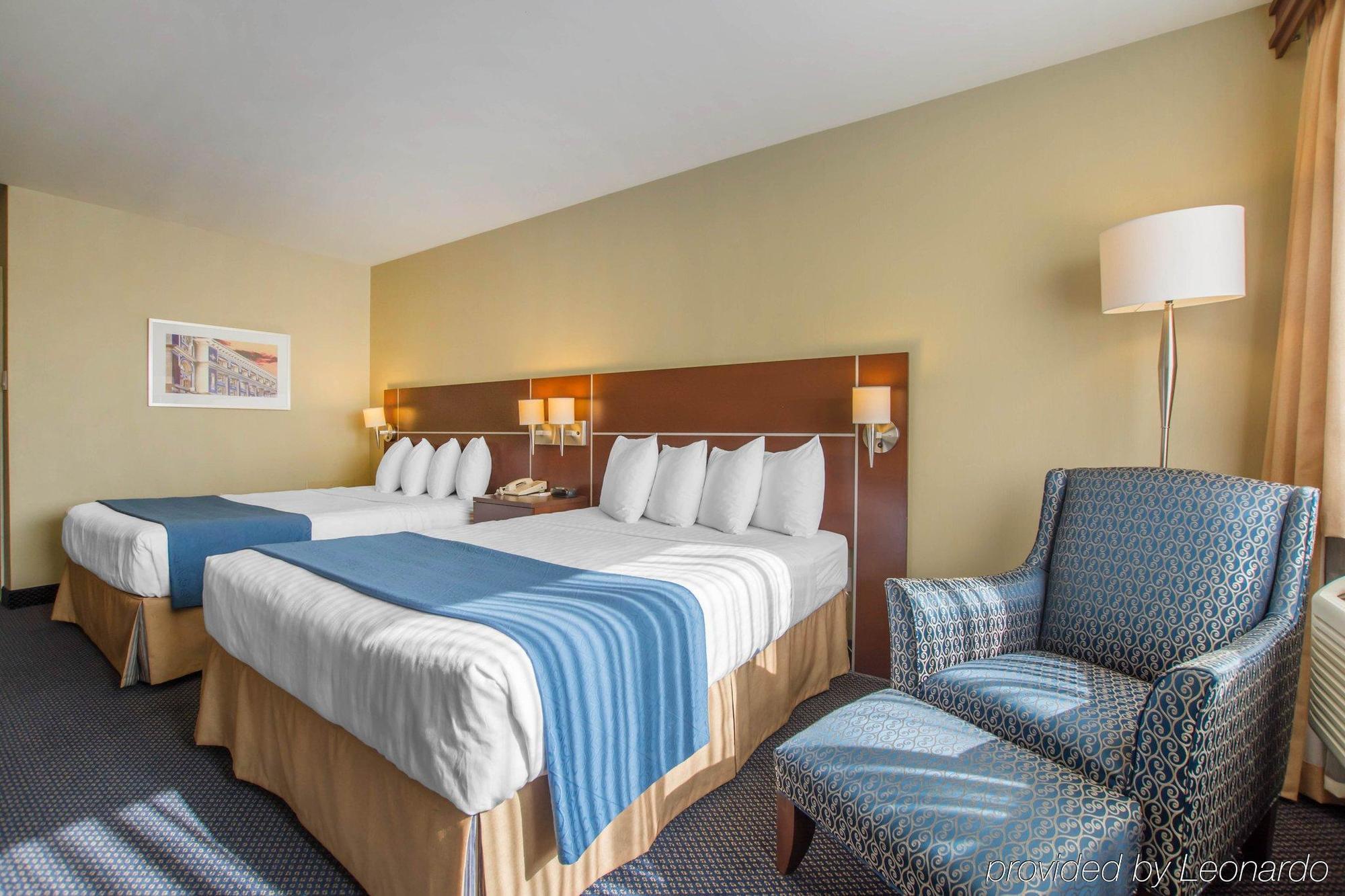 Quality Inn & Suites Brossard Esterno foto