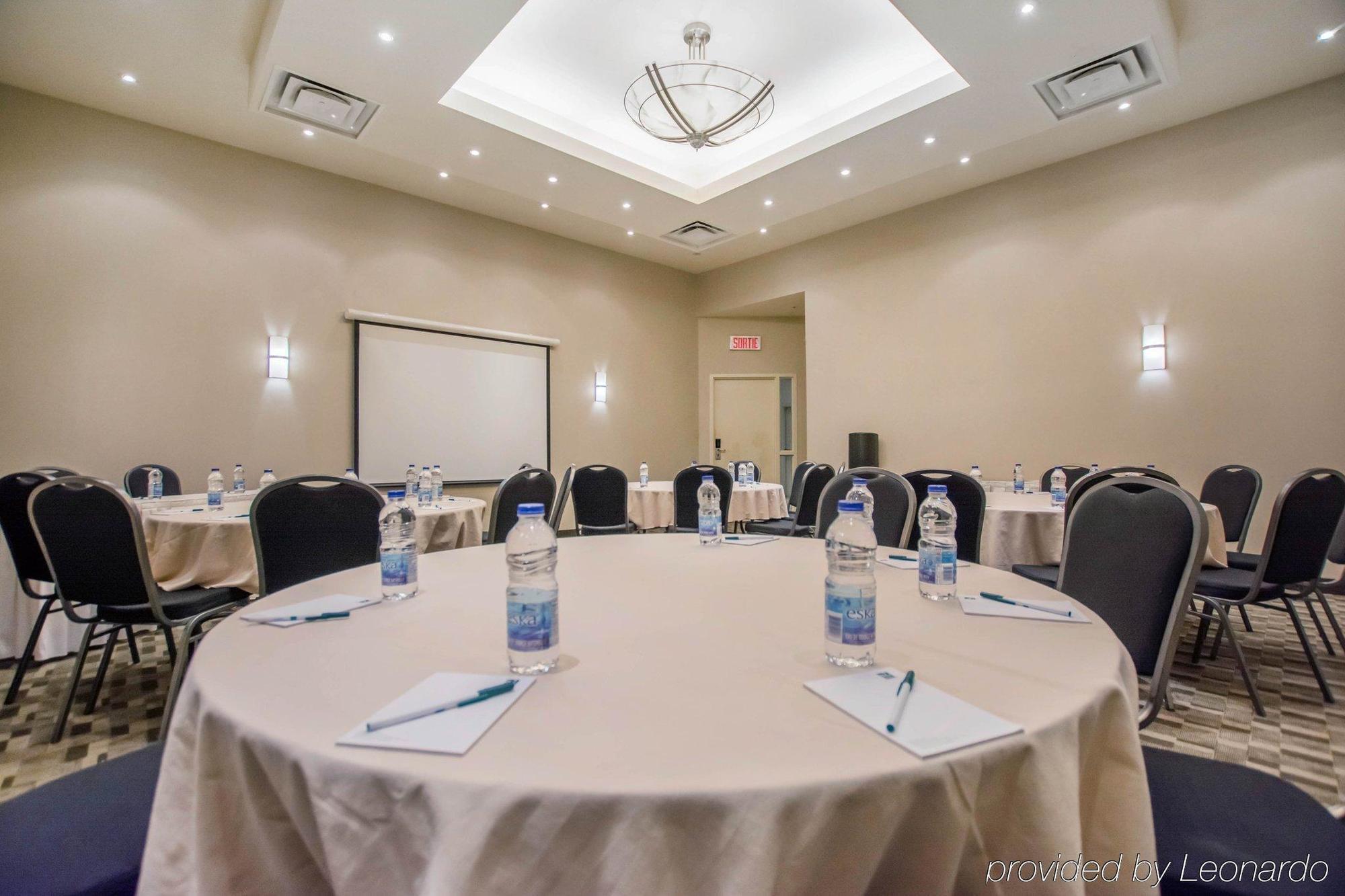 Quality Inn & Suites Brossard Esterno foto