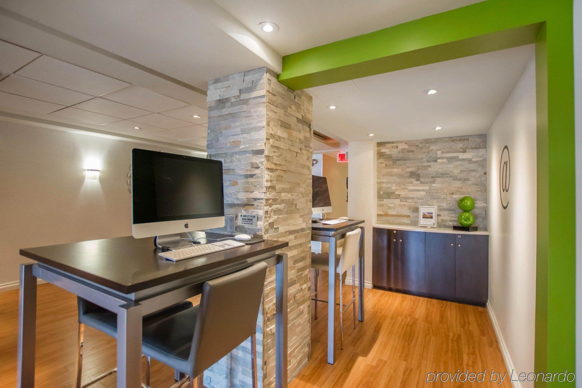 Quality Inn & Suites Brossard Esterno foto