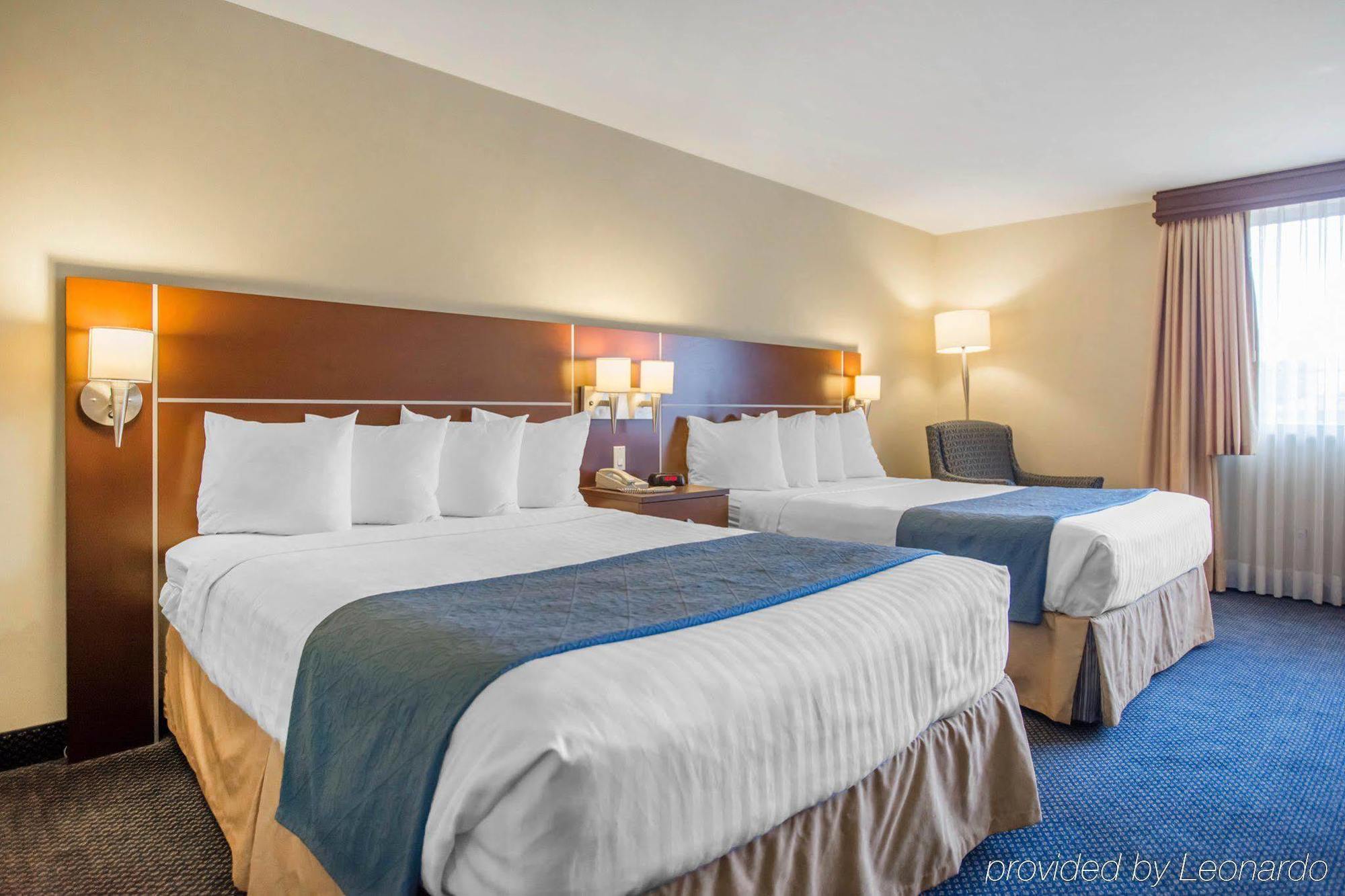 Quality Inn & Suites Brossard Esterno foto