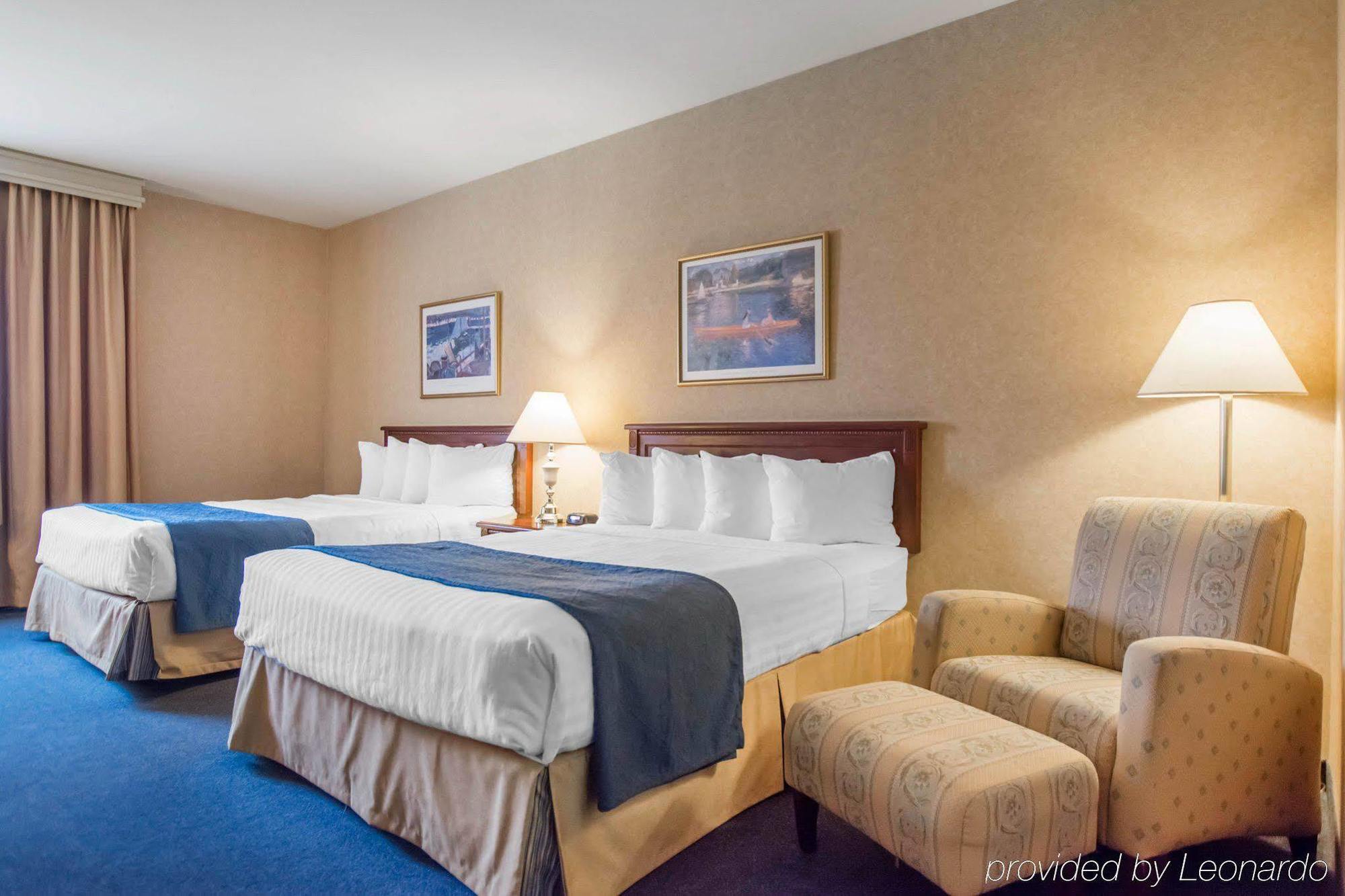 Quality Inn & Suites Brossard Esterno foto